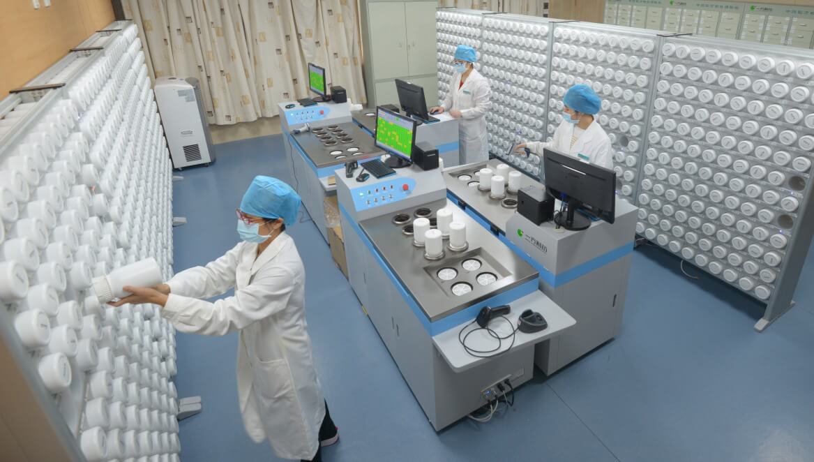 AG真人制药多工位智能调配系统医院使用实景